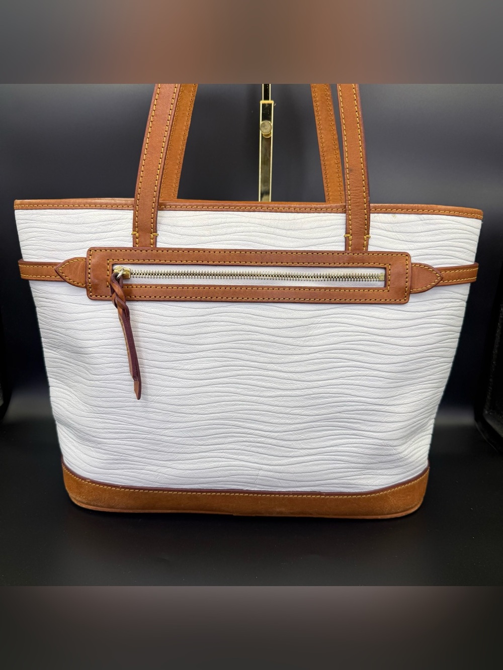 Dooney & Rourke white and Brown Wavy Textured Logo Lock Shoulder Bag Purse Tote - Picture 4 of 9